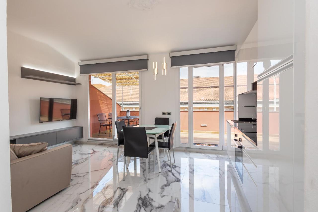 Casa Vacanza " La Rosa " Imperia Liguria Luaran gambar