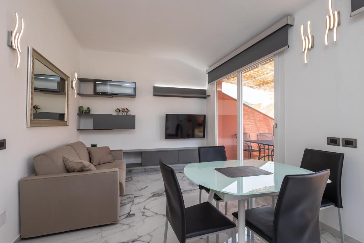 Casa Vacanza " La Rosa " Imperia Liguria Luaran gambar
