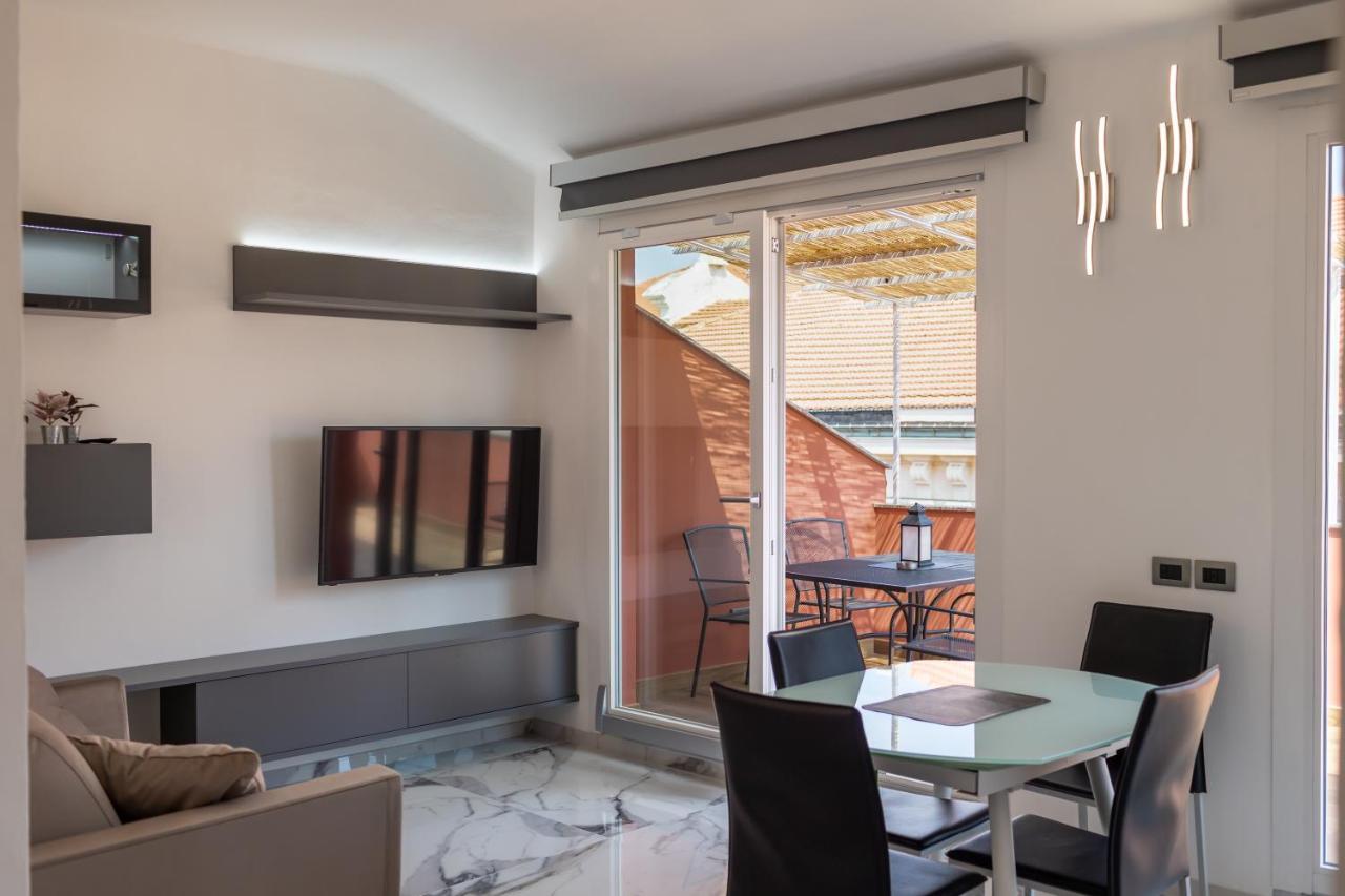 Casa Vacanza " La Rosa " Imperia Liguria Luaran gambar