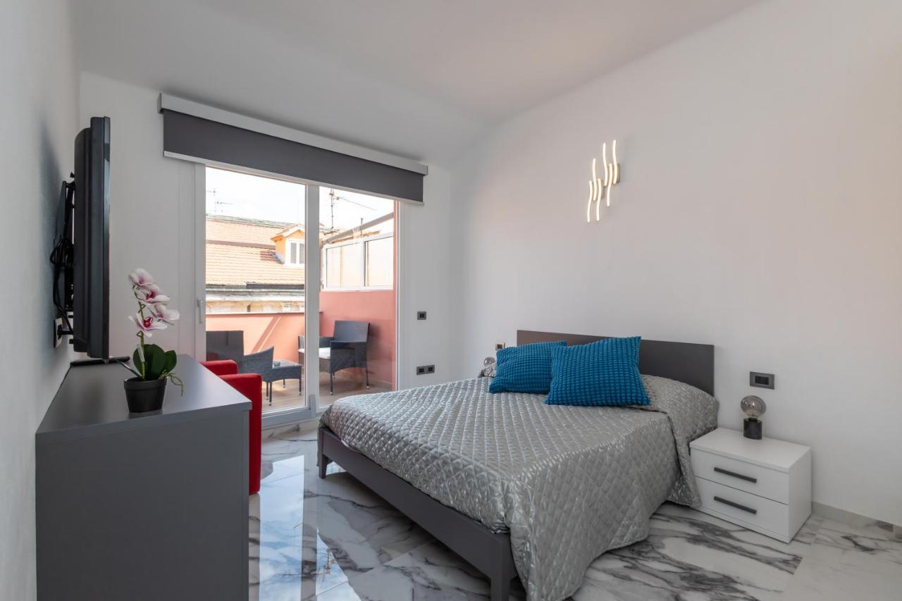 Casa Vacanza " La Rosa " Imperia Liguria Luaran gambar